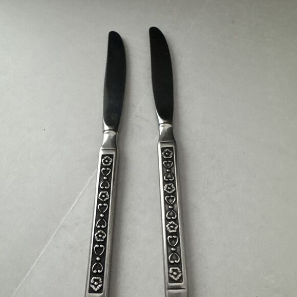 2 Dinner Knives Gorham HACIENDA Stainless Glossy Black Accent Silverware VTG - Picture 4 of 7
